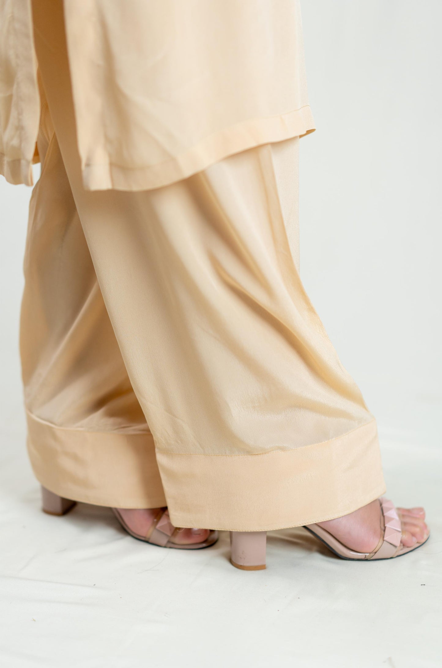 Beige Plain Kurta Set With Multicoloured Dupatta